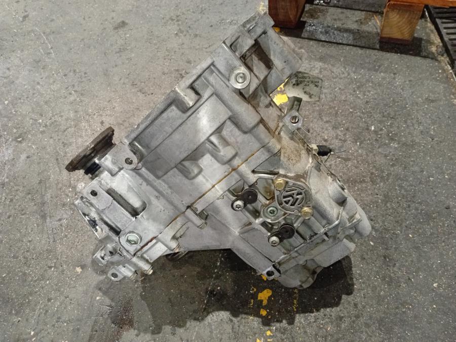 CAJA-DE-CAMBIO-MANUAL-VOLKSWAGEN-TOURAN-1-9-TDI-Ano-2008-Auto-Desguace-Luque