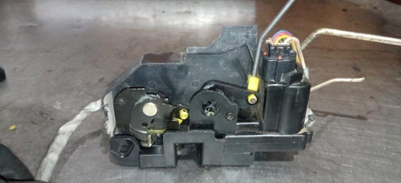 CERRADURA-DELANTERA-DERECHA-HYUNDAI-GETZ-1-1-12V-63CV-Ano-2003-Auto-Desguace-Luque