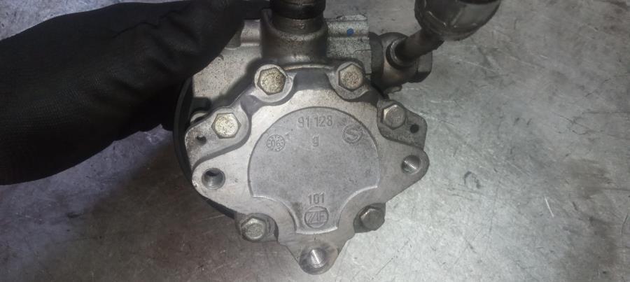BOMBA-DE-DIRECCION-HIDRAULICA-AUDI-A4-BERLINA-8E-2-0-TDI-140CV-Ano-2006-Auto-Desguace-Luque