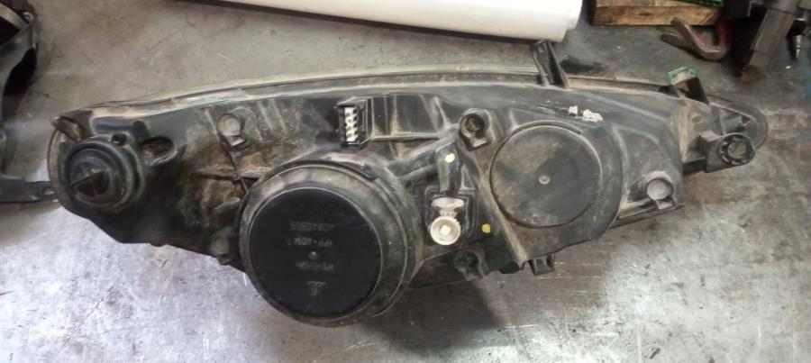 FARO-DELANTERO-IZQUIERDO-PEUGEOT-307-1-6-16V-109CV-Ano-2003-Auto-Desguace-Luque
