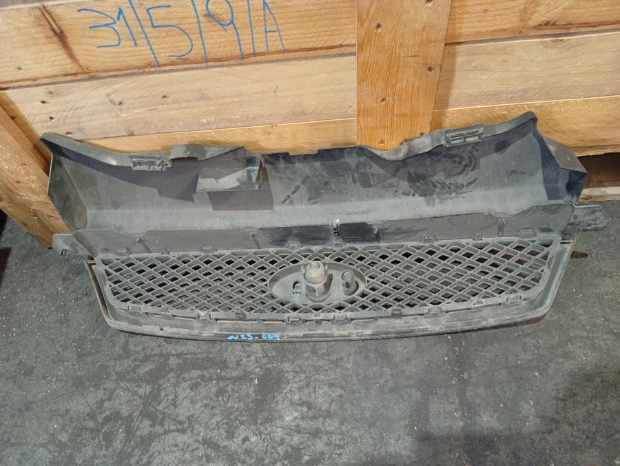 REJILLA-DELANTERA-FORD-FOCUS-CB4-1-6-16V-101CV-Ano-2006-Auto-Desguace-Luque