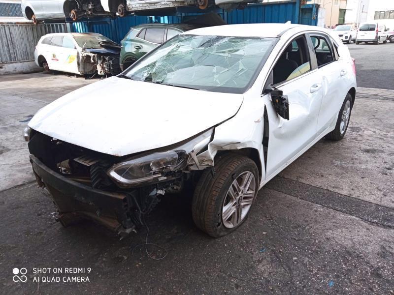 POMO-PALANCA-DE-CAMBIOS-Y-FUNDA-KIA-CEED-1-4-TGDI-CAT-140-Ano-2021-Auto-Desguace-Luque