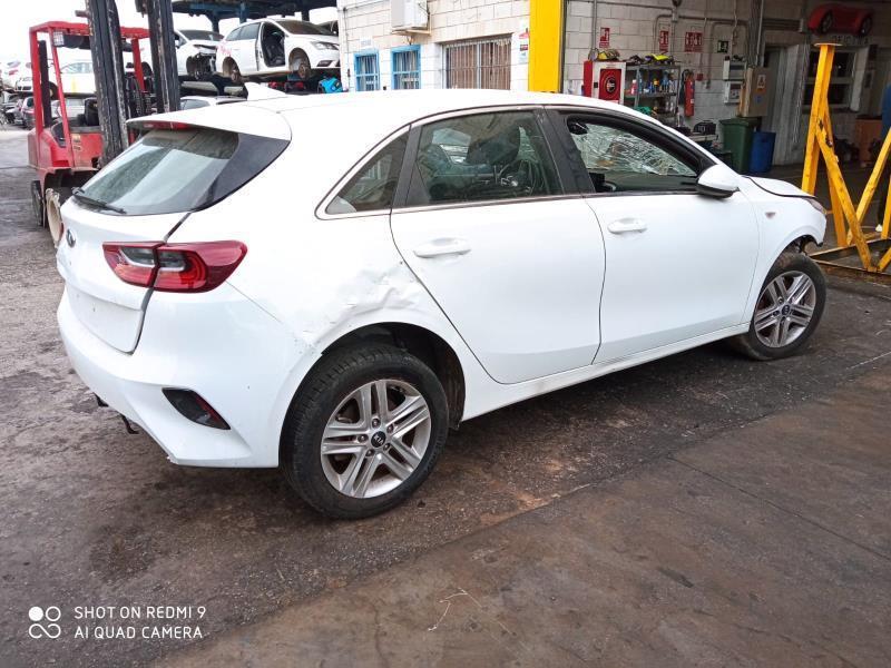 POMO-PALANCA-DE-CAMBIOS-Y-FUNDA-KIA-CEED-1-4-TGDI-CAT-140-Ano-2021-Auto-Desguace-Luque