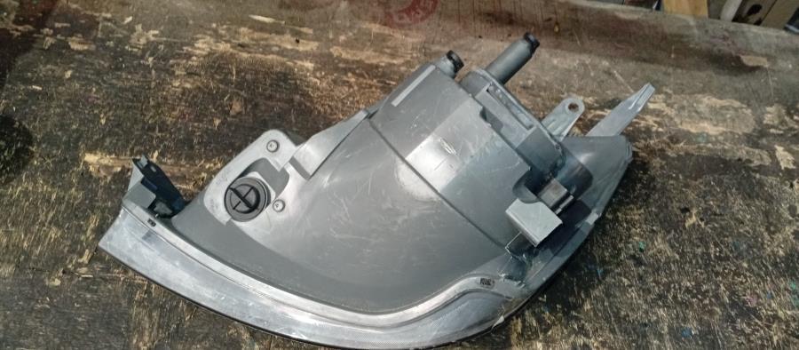 FARO-DELANTERO-DERECHO-FORD-FIESTA-CB1-1-4-TDCI-Ano-2009-Auto-Desguace-Luque