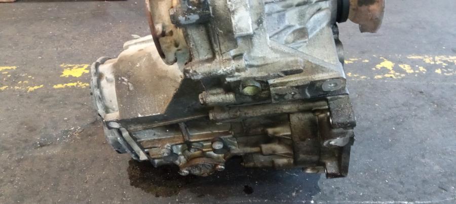 CAJA-DE-CAMBIOS-MANUAL-VOLKSWAGEN-CADDY-1-6-TDI-102-CV-Ano-2011-Auto-Desguace-Luque