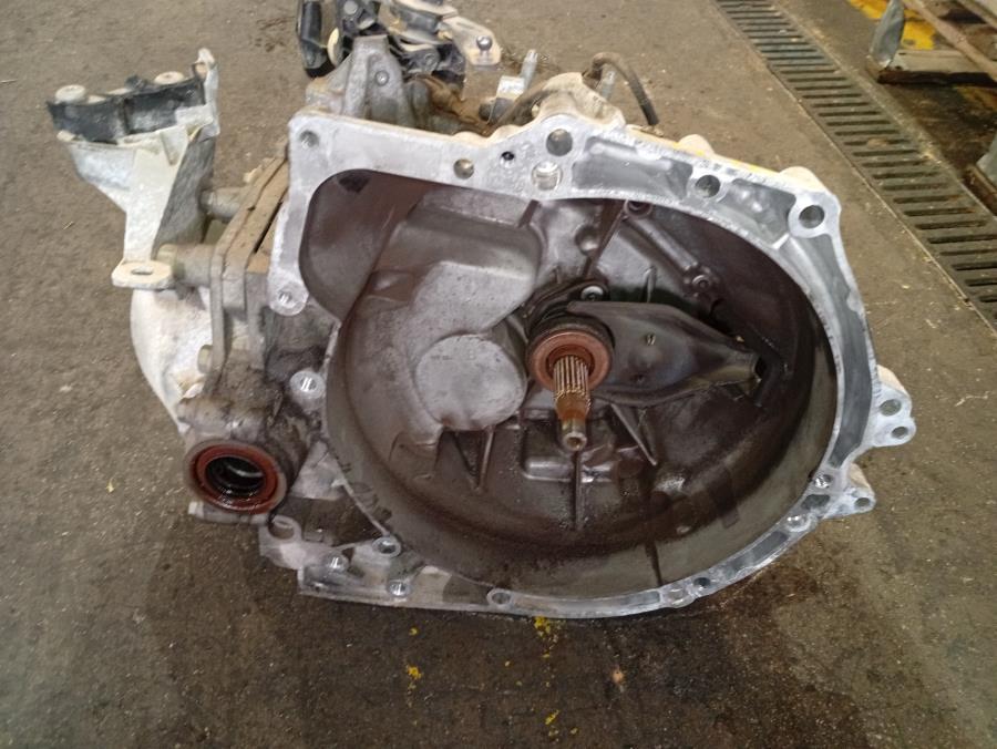 CAJA-DE-CAMBIOS-MANUAL-CITROEN-C4-PICASSO-3-1-6-HDI-FAP-116-CV-Ano-2015-Auto-Desguace-Luque