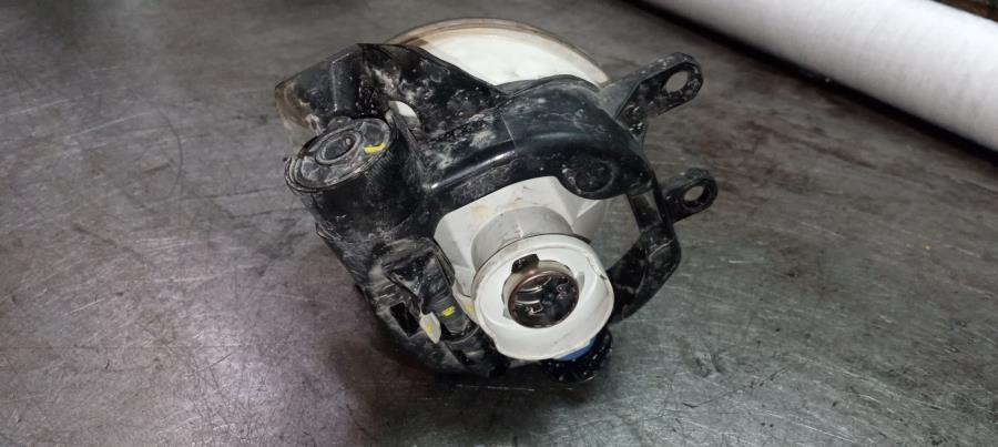 ANTINIEBLA-DELANTERO-IZQUIERDO-TOYOTA-AURIS-1-2-16V-TURBO-CAT-116-CV-Ano-2017-Auto-Desguace-Luque