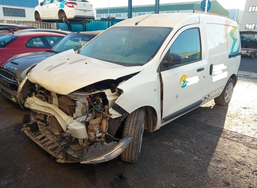 TERCERA-LUZ-DE-FRENO-DACIA-DOKKER-1-5-DCI-CAT-75-CV-Ano-2020-Auto-Desguace-Luque