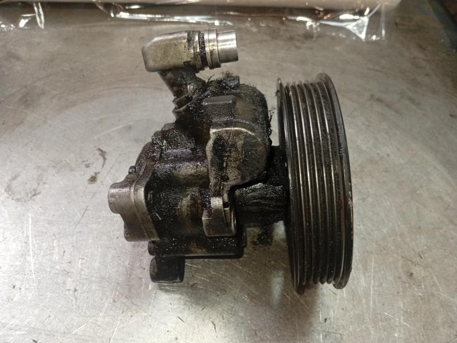 BOMBA-DE-DIRECCION-HIDRAULICA-MERCEDES-CLASE-E-W210-2-6-CAT-170-CV-Ano-2000-Auto-Desguace-Luque
