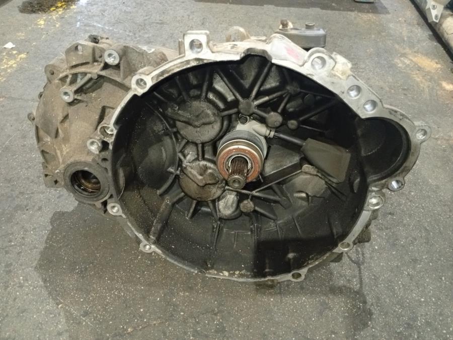 CAJA-DE-CAMBIOS-MANUAL-VOLVO-S60-2-4-DIESEL-131-CV-Ano-2003-Auto-Desguace-Luque