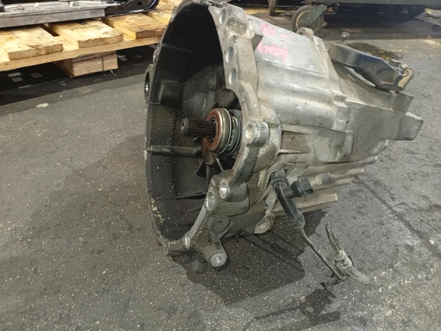 CAJA-DE-CAMBIOS-MANUAL-VOLVO-S60-2-4-DIESEL-131-CV-Ano-2003-Auto-Desguace-Luque
