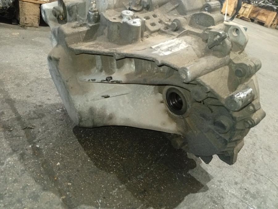 CAJA-DE-CAMBIOS-MANUAL-VOLVO-S60-2-4-DIESEL-131-CV-Ano-2003-Auto-Desguace-Luque