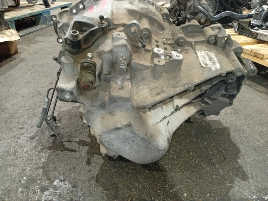 CAJA-DE-CAMBIOS-MANUAL-VOLVO-S60-2-4-DIESEL-131-CV-Ano-2003-Auto-Desguace-Luque