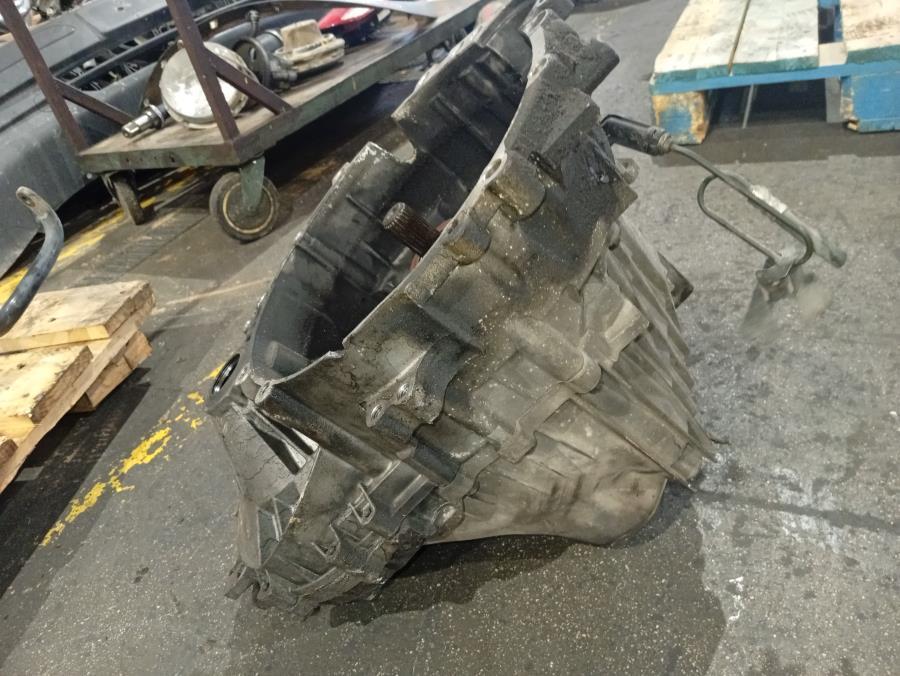 CAJA-DE-CAMBIOS-MANUAL-VOLVO-S60-2-4-DIESEL-131-CV-Ano-2003-Auto-Desguace-Luque