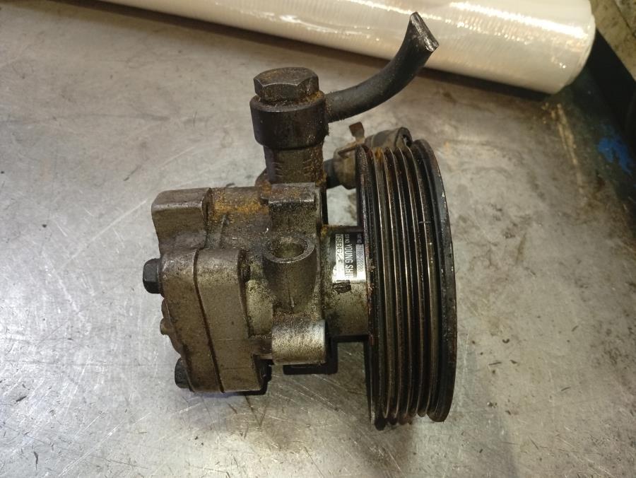 BOMBA-DE-DIRECCION-HIDRAULICA-HYUNDAI-ELANTRA-XD-2-0-CRDI-CAT-113-CV-Ano-2002-Auto-Desguace-Luque