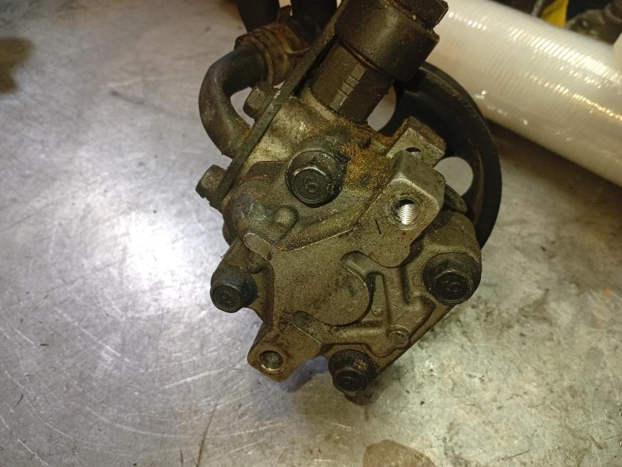 BOMBA-DE-DIRECCION-HIDRAULICA-HYUNDAI-ELANTRA-XD-2-0-CRDI-CAT-113-CV-Ano-2002-Auto-Desguace-Luque