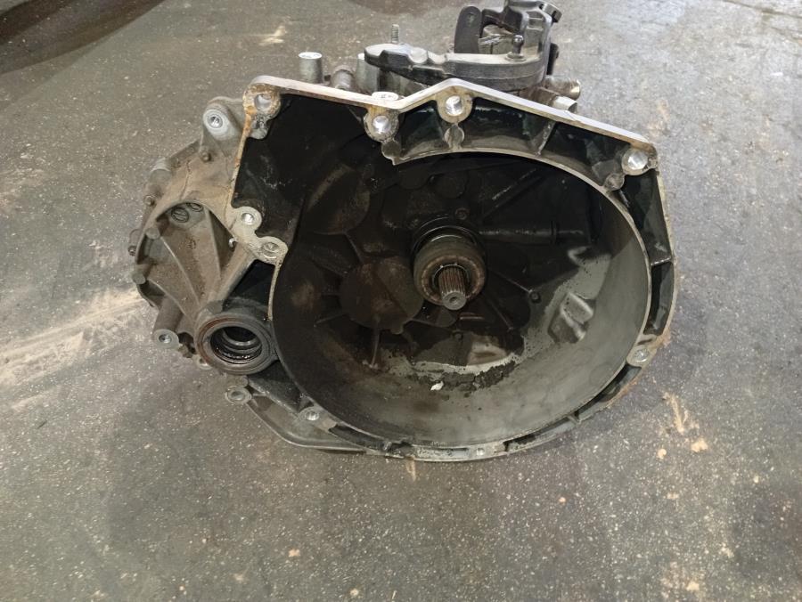 CAJA-DE-CAMBIOS-MANUAL-FORD-FOCUS-CB8-1-0-ECOBOOST-CAT-125-CV-Ano-2013-Auto-Desguace-Luque