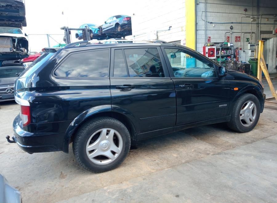 TERCERA-LUZ-DE-FRENO-SSANYONG-KYRON-2-0-141-CV-Ano-2007-Auto-Desguace-Luque