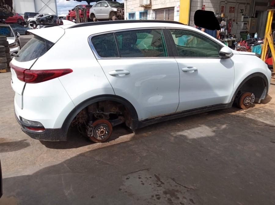 PILOTO-TRASERO-DERECHO-PORTON-KIA-SPORTAGE-1-6-HIBRIDO-SUAVE-100-KW-136-CV-Ano-2022-Auto-Desguace-Luque