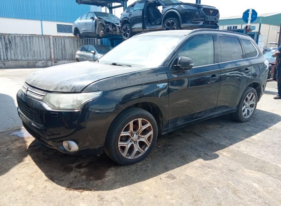 ANTINIEBLA-DELANTERO-IZQUIERDO-MITSUBISHI-OUTLANDER-PHEV-GG-2-0-CAT-121-CV-Ano-2014-Auto-Desguace-Luque