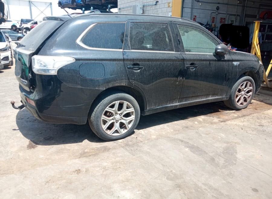 ANTINIEBLA-DELANTERO-IZQUIERDO-MITSUBISHI-OUTLANDER-PHEV-GG-2-0-CAT-121-CV-Ano-2014-Auto-Desguace-Luque