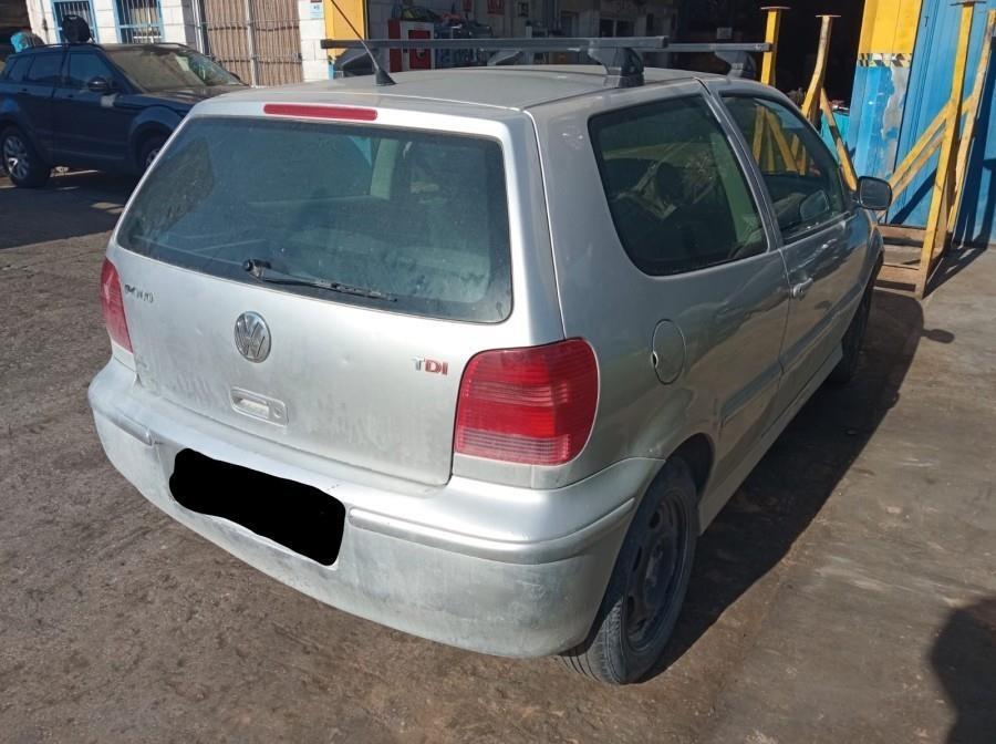 FARO-DELANTERO-IZQUIERDO-VOLKSWAGEN-POLO-9N1-Trendline-1-4-TDI-75-CV-Ano-2001-Auto-Desguace-Luque