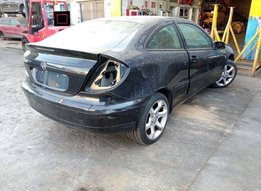 ANTINIEBLA-DELANTERO-DERECHO-MERCEDES-CLASE-C-W203-SPORTCOUPE-1-8-16V-CAT-122-CV-Ano-2006-Auto-Desguace-Luque
