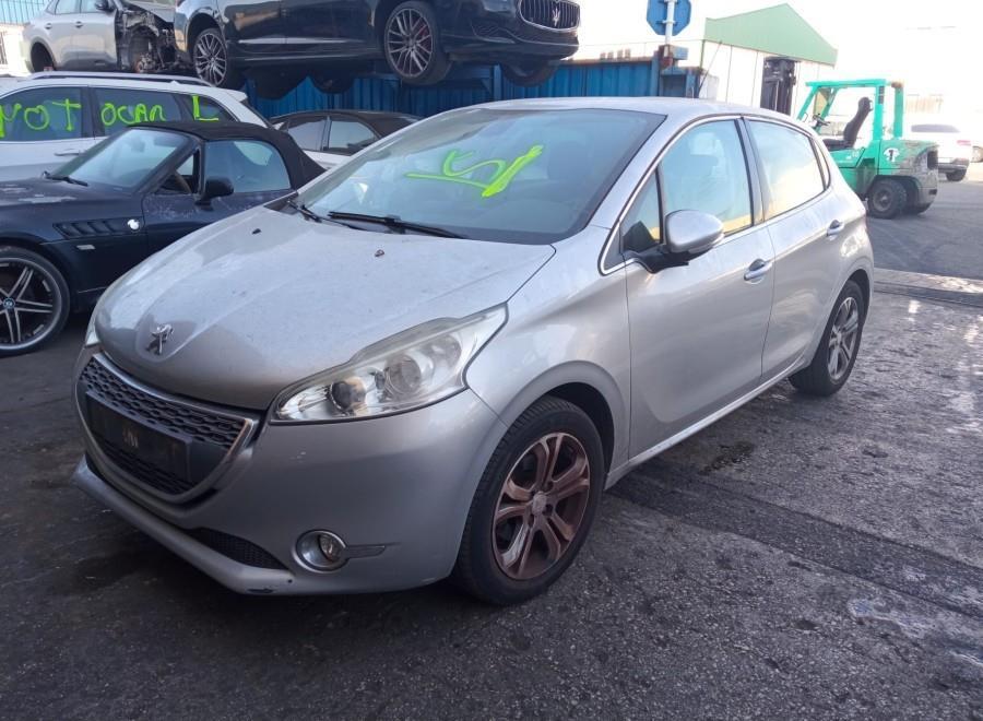 ANTINIEBLA-DELANTERO-DERECHO-PEUGEOT-208-1-2-12V-E-VTI-82-CV-Ano-2013-Auto-Desguace-Luque