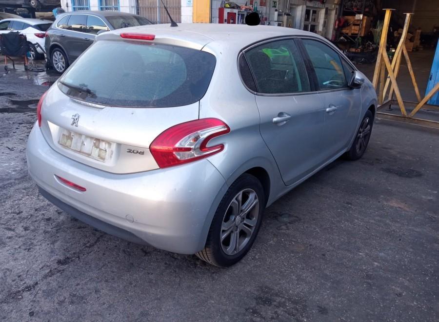 ANTINIEBLA-DELANTERO-DERECHO-PEUGEOT-208-1-2-12V-E-VTI-82-CV-Ano-2013-Auto-Desguace-Luque