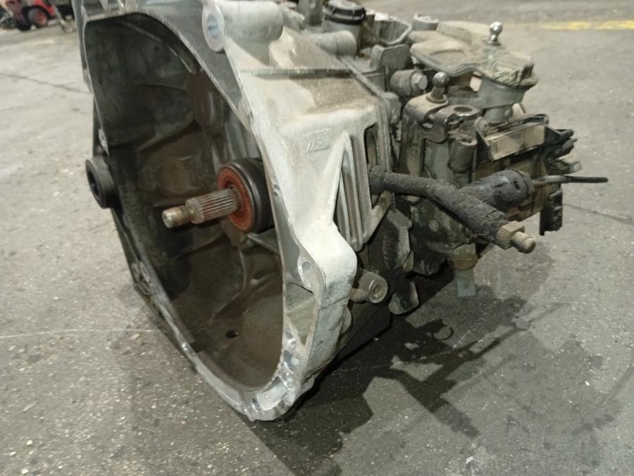 CAJA-DE-CAMBIOS-MANUAL-CITROEN-C4-1-6-E-HDI-FAP-114-CV-Ano-2015-Auto-Desguace-Luque