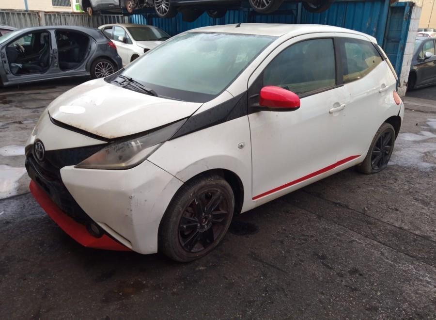LUZ-DIURNA-IZQUIERDA-TOYOTA-AYGO-1-0-CAT-69-CV-Ano-2015-Auto-Desguace-Luque