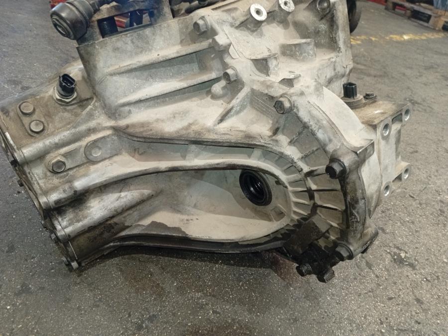CAJA-DE-CAMBIOS-MANUAL-KIA-CARNIVAL-II-2-9-CRDi-CAT-144-CV-Ano-2006-Auto-Desguace-Luque