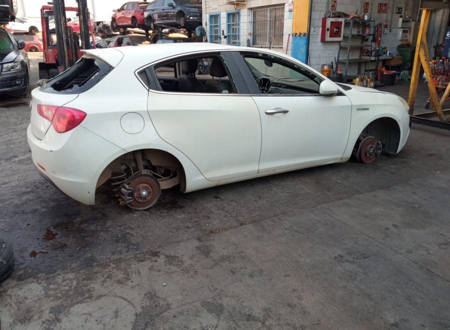 ANTINIEBLA-DELANTERO-DERECHO-ALFA-ROMEO-GIULIETTA-191-1-6-JTDM-CAT-105CV-Ano-2012-Auto-Desguace-Luque
