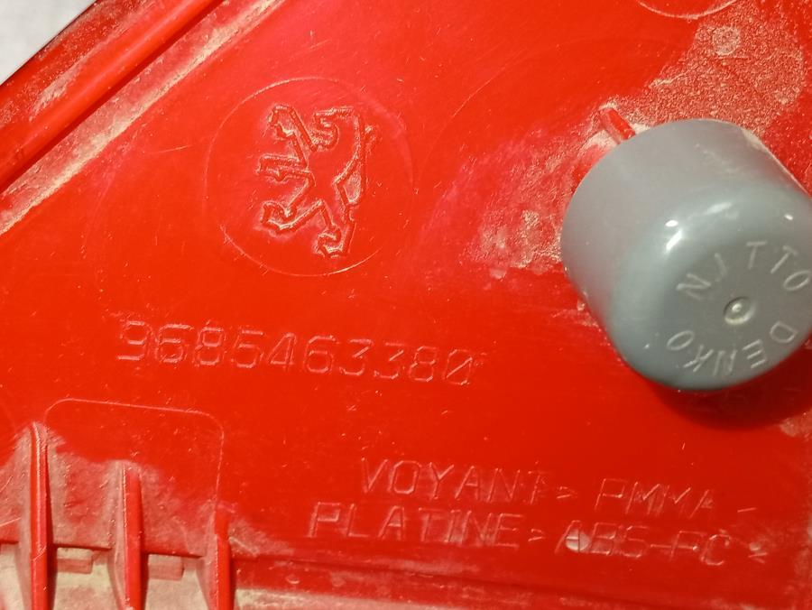 ANTINIEBLA-TRASERO-IZQUIERDO-PEUGEOT-3008-1-2-12V-E-THP-131-CV-Ano-2016-Auto-Desguace-Luque