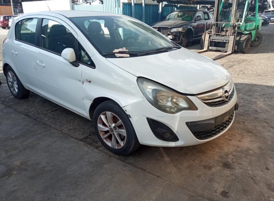 ANTINIEBLA-DELANTERO-IZQUIERDO-OPEL-CORSA-D-1-4-Ano-2014-Auto-Desguace-Luque