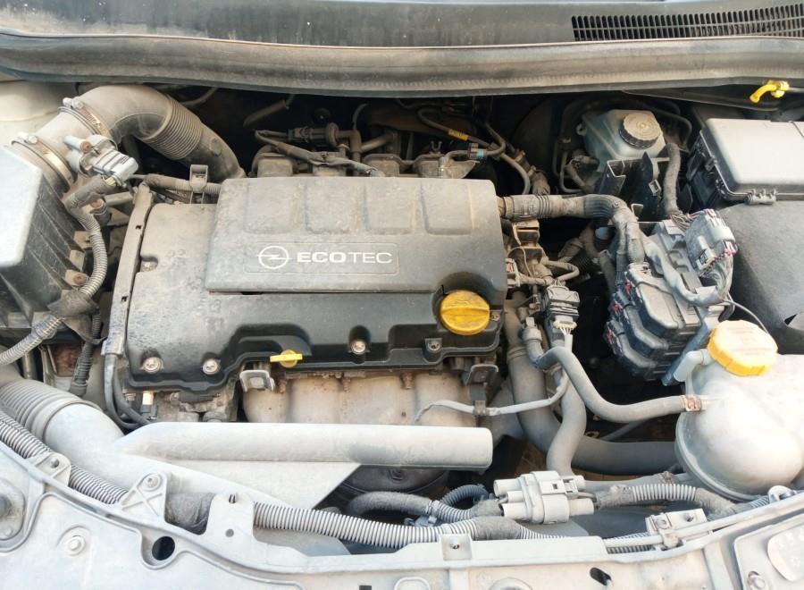 TERCERA-LUZ-DE-FRENO-OPEL-CORSA-D-1-4-Ano-2014-Auto-Desguace-Luque