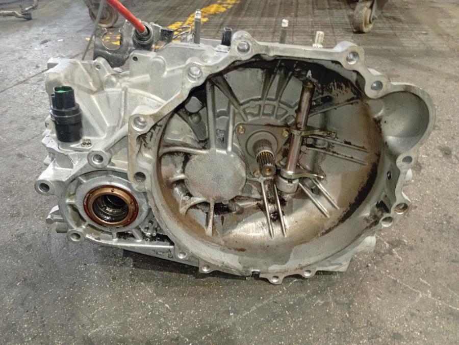 CAJA-DE-CAMBIOS-MANUAL-KIA-CARENS-2-0-TURBODIESEL-CAT-113-CV-Ano-2003-Auto-Desguace-Luque