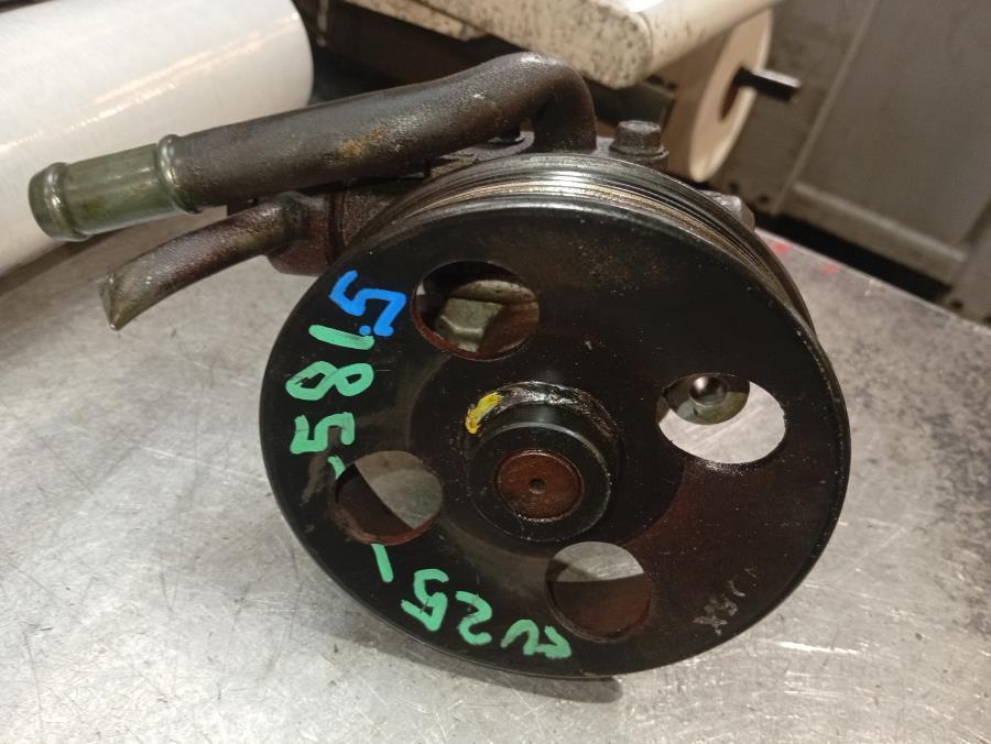 BOMBA-DE-DIRECCION-HIDRAULICA-KIA-CARENS-2-0-TURBODIESEL-CAT-113-CV-Ano-2003-Auto-Desguace-Luque