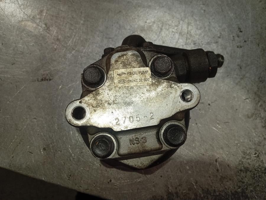 BOMBA-DE-DIRECCION-HIDRAULICA-KIA-CARENS-2-0-TURBODIESEL-CAT-113-CV-Ano-2003-Auto-Desguace-Luque