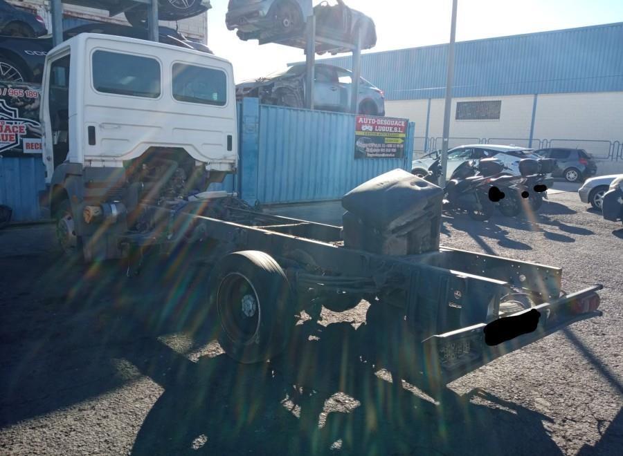 FARO-DELANTERO-DERECHO-NISSAN-ATLEON-4-0-D-Ano-2005-Auto-Desguace-Luque