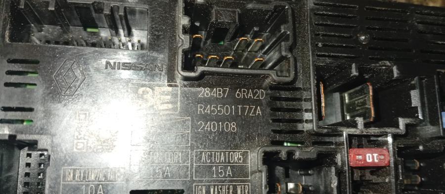 CAJA-DE-FUSIBLES-NISSAN-QASHQAI-Ano-2024-Auto-Desguace-Luque