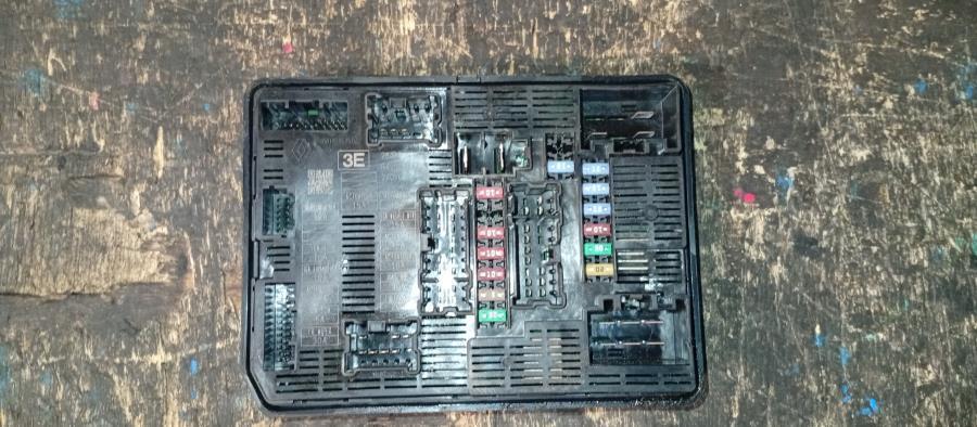 CAJA-DE-FUSIBLES-NISSAN-QASHQAI-Ano-2024-Auto-Desguace-Luque