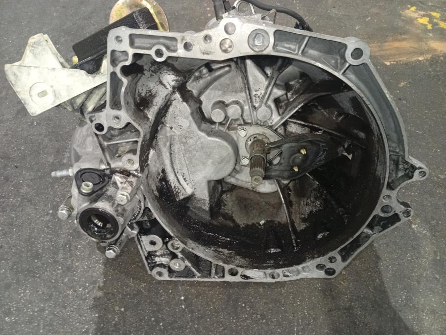 CAJA-DE-CAMBIOS-MANUAL-CITROEN-C4-1-6-16V-CAT-109-CV-Ano-2005-Auto-Desguace-Luque