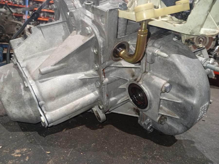 CAJA-DE-CAMBIOS-MANUAL-CITROEN-C4-1-6-16V-CAT-109-CV-Ano-2005-Auto-Desguace-Luque