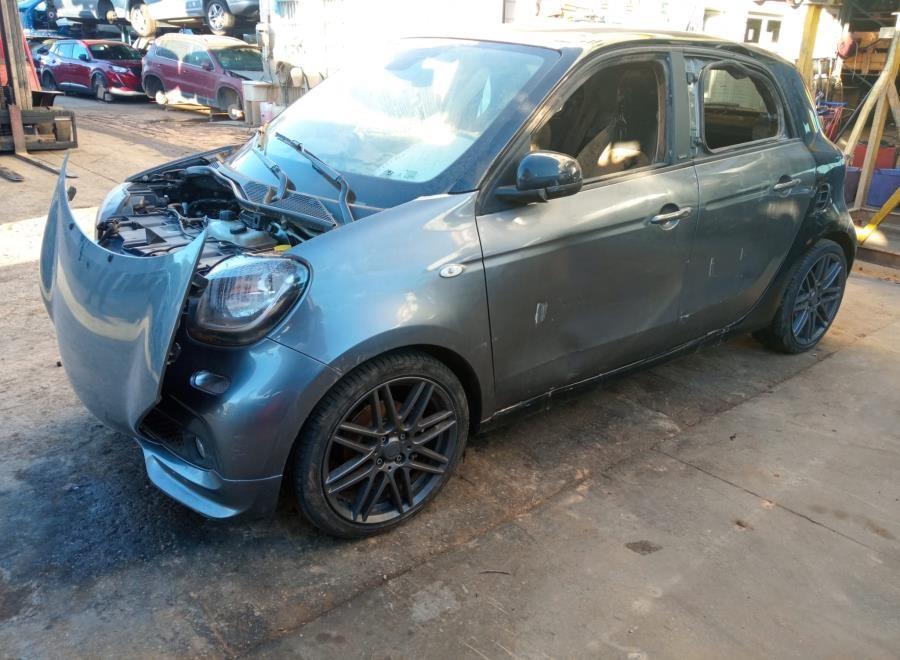 TERCERA-LUZ-DE-FRENO-SMART-FORFOUR-0-9-TURBO-CAT-90-CV-Ano-2018-Auto-Desguace-Luque