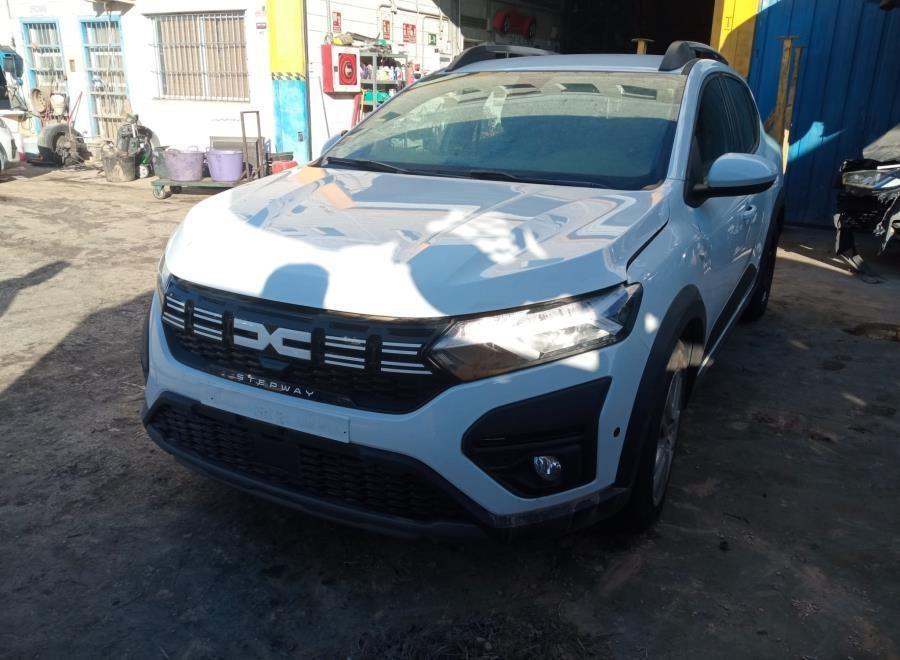 ALETA-DELANTERA-IZQUIERDA-DACIA-SANDERO-III-1-0-TCE-CAT-91-CV-Ano-2023-Auto-Desguace-Luque
