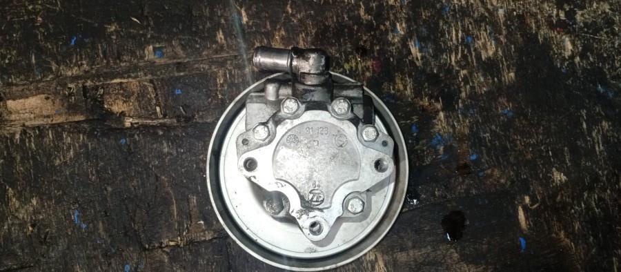 BOMBA-DE-DIRECCION-HIDRAULICA-AUDI-A4-CABRIO-8H-3-0-V6-30V-CAT-220CV-Ano-2005-Auto-Desguace-Luque