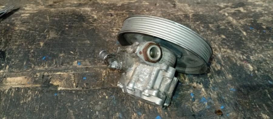 BOMBA-DE-DIRECCION-HIDRAULICA-AUDI-A4-CABRIO-8H-3-0-V6-30V-CAT-220CV-Ano-2005-Auto-Desguace-Luque