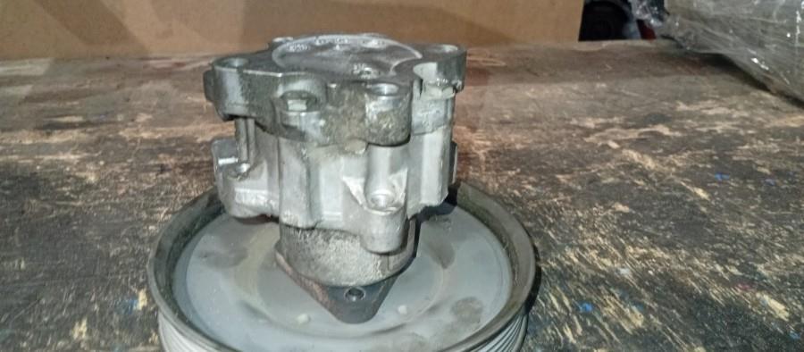 BOMBA-DE-DIRECCION-HIDRAULICA-AUDI-A4-CABRIO-8H-3-0-V6-30V-CAT-220CV-Ano-2005-Auto-Desguace-Luque