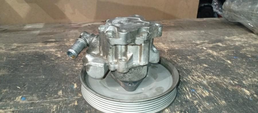 BOMBA-DE-DIRECCION-HIDRAULICA-AUDI-A4-CABRIO-8H-3-0-V6-30V-CAT-220CV-Ano-2005-Auto-Desguace-Luque